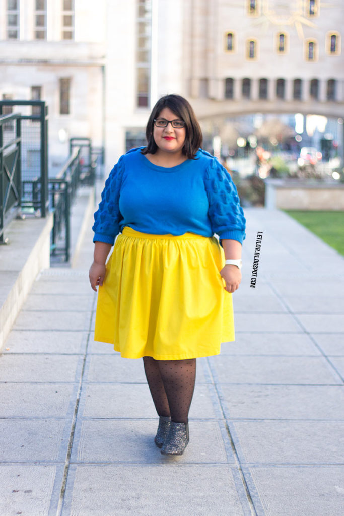 Tenue grande taille bleu et jaune par Letilor blog mode belge
