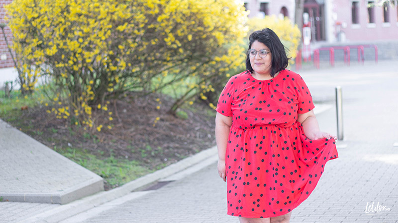 Robe grande taille chic rouge à pois