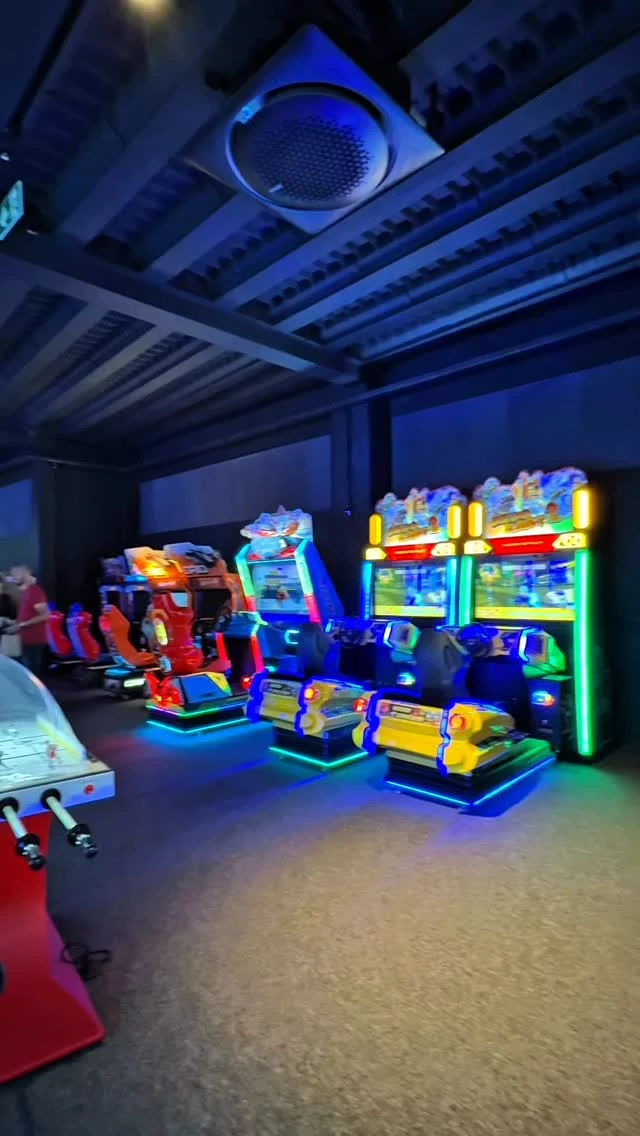On a testé la salle d’arcade de Mons dans le piétonnier #mons  #jeuvideo #monscentreville